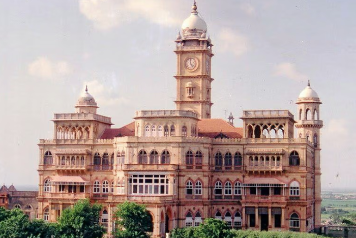 20250918161628-700x468 wankaner palace.png
